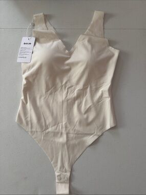 Comfelie White Bodysuit with V-Neck
